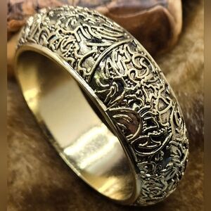 Gold Tone Bangle Bracelet Lightweight Raised Design Very Good Cond Sz 7½